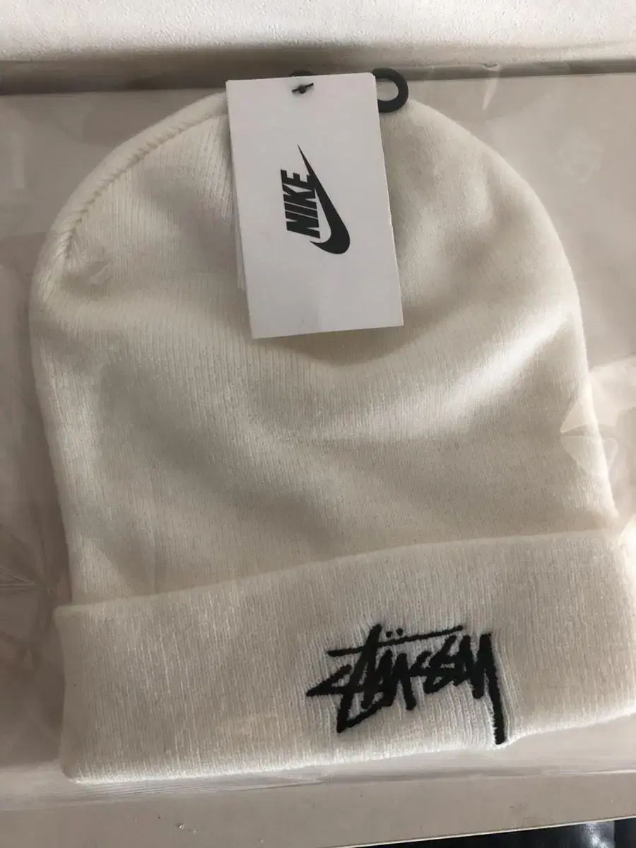 나투시 커프 비니 Nike X Stussy Cuff Beanie Whit